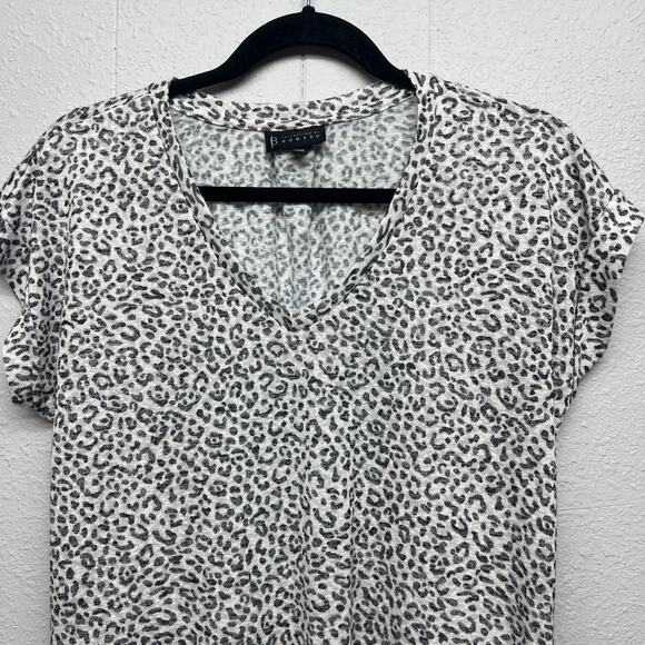 Bobeau Animal Print Women's Feminine Timeless Relaxed Classic Top Size Small - Picture 3 of 12